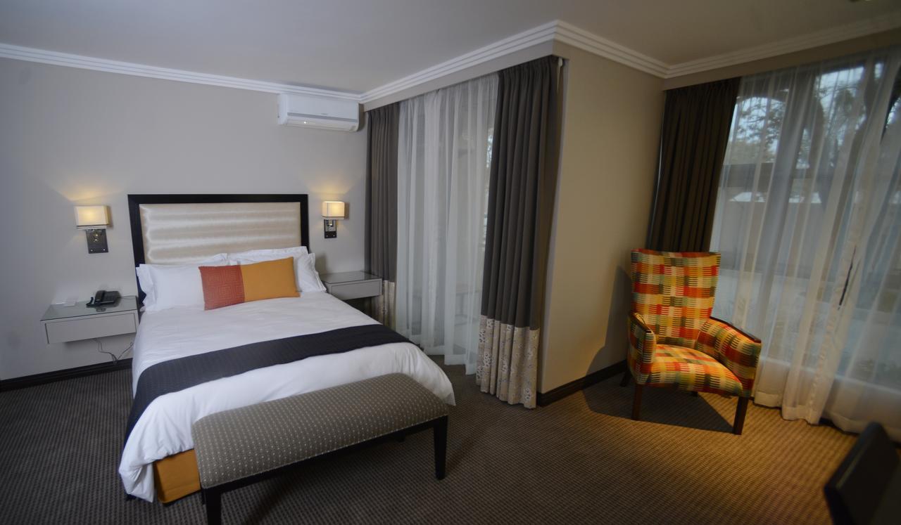 Regent Hotel City 哈博罗内 外观 照片